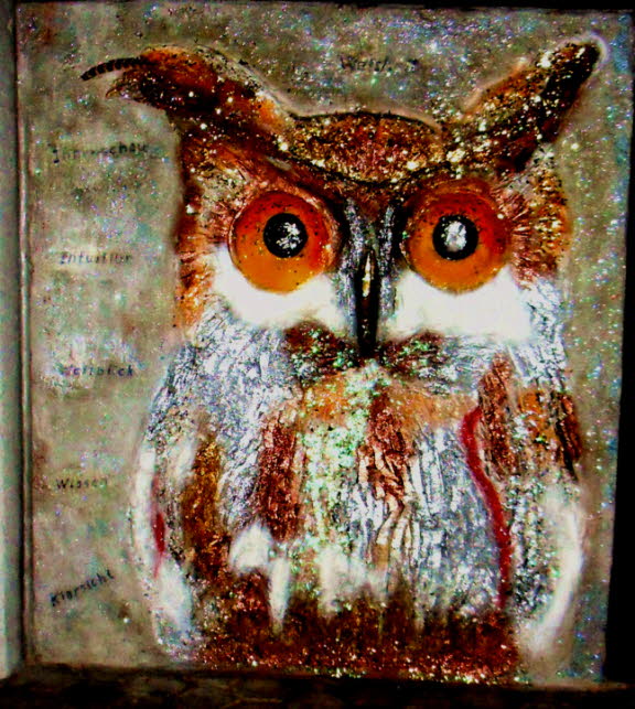 Wandrelief 'Krafttier Eule' (Spiritueller Wegbegleiter) nachts